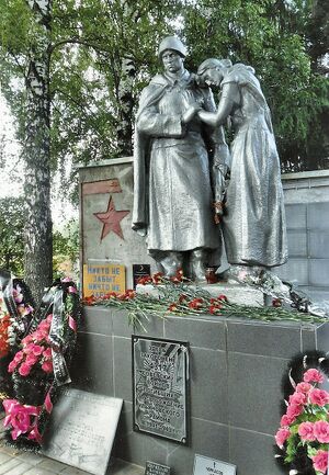 Monument at mass grave in Efimtsevo village.jpg